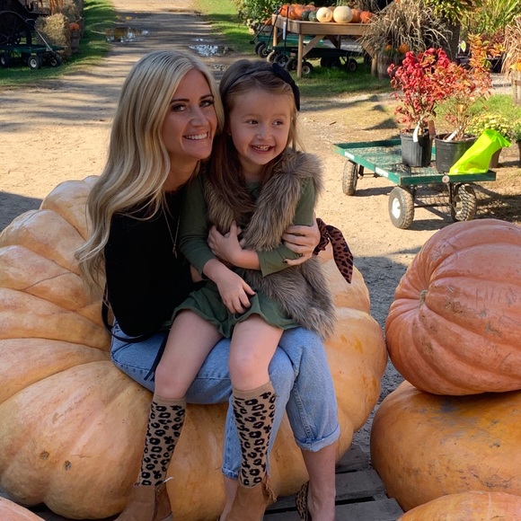 Meet your Posher, Jennifer - Picture 1 of 1